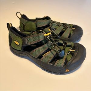 Keen Kids green Newport H2 Sandals size 2
